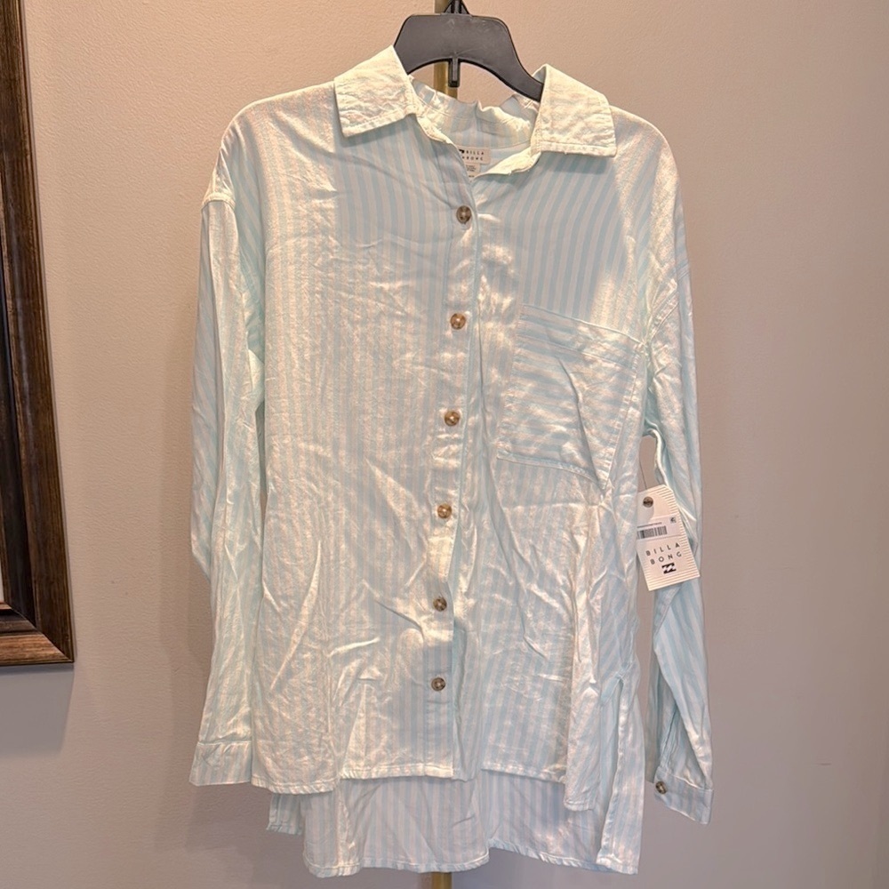 Billabong women’s stripped button down NWT S